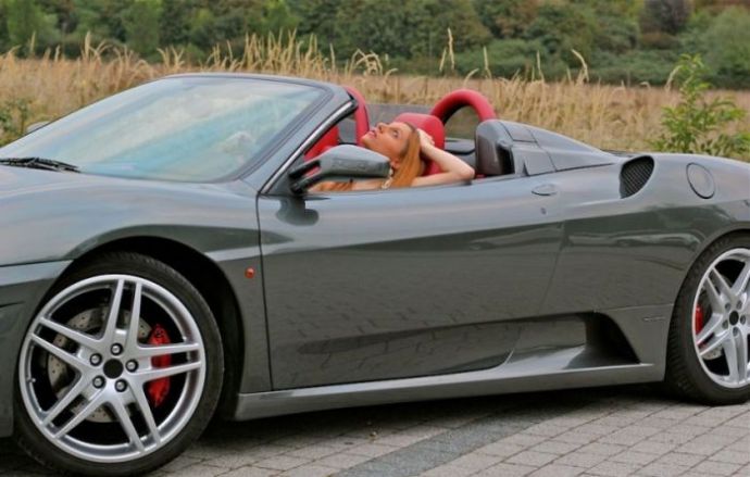 Сексуальные девушки и красивые автомобили