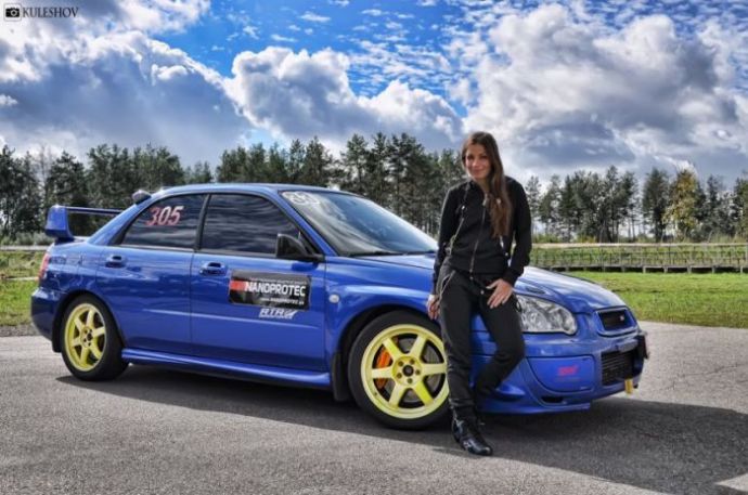 Сексуальные девушки и красивые автомобили