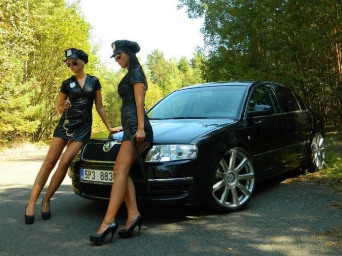 Сексуальные девушки и красивые автомобили