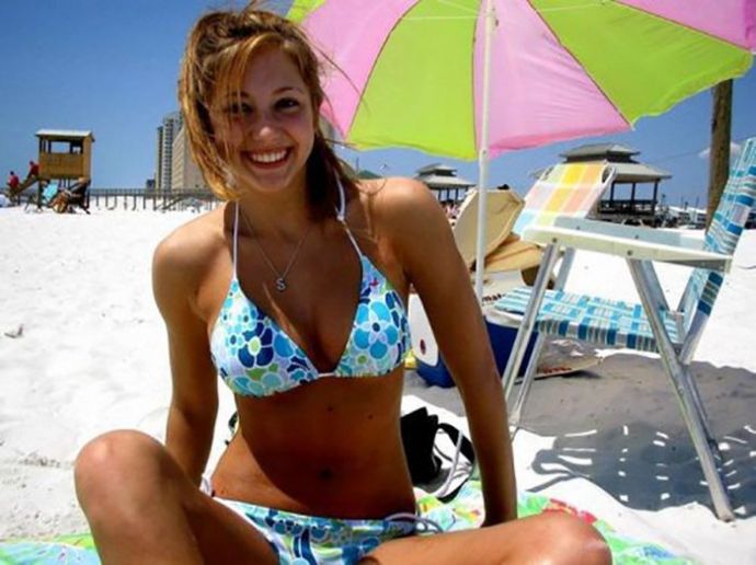 Сексуальные девушки в соблазнительных бикини