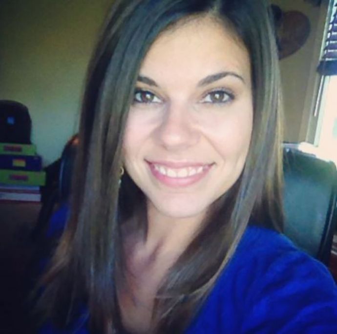 Симпатичные девушки фотографируют себя на рабочем месте. Часть 2