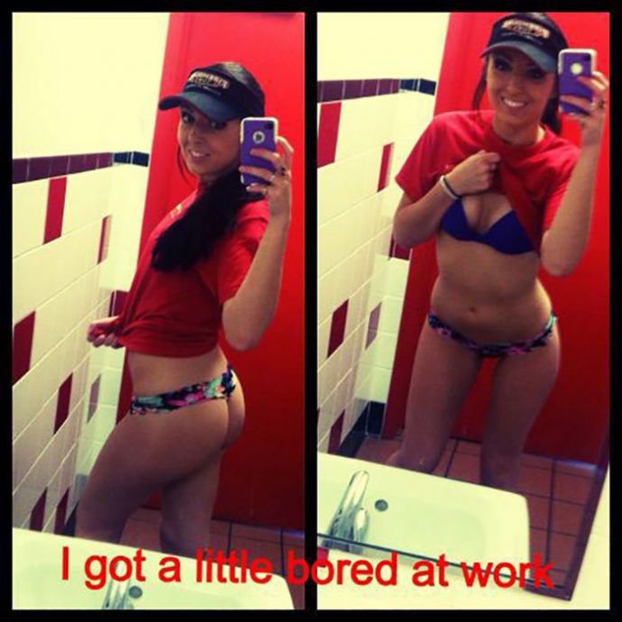 Симпатичные девушки фотографируют себя на рабочем месте. Часть 2