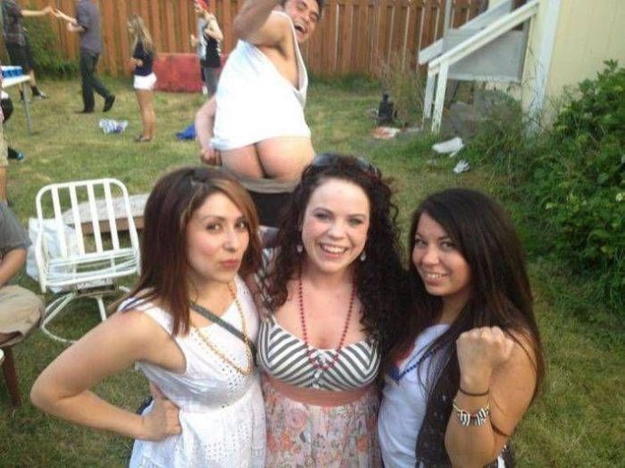 Теннисный мяч запихали в анус телке - Эроприколы