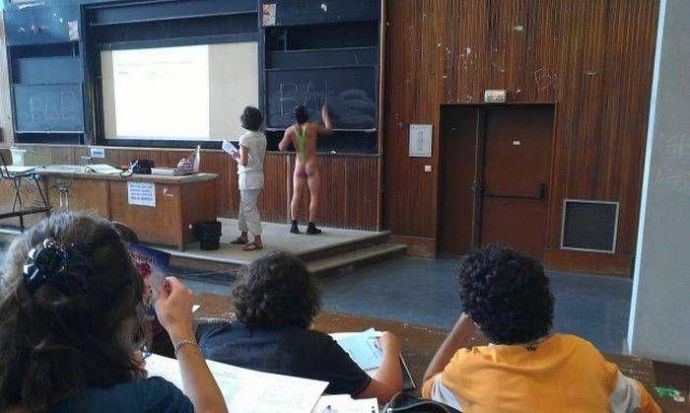 Теннисный мяч запихали в анус телке - Эроприколы