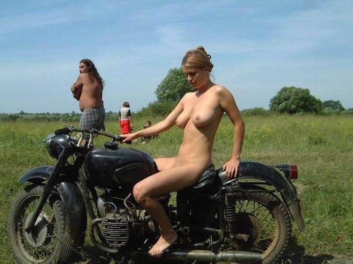 Теннисный мяч запихали в анус телке - Эроприколы