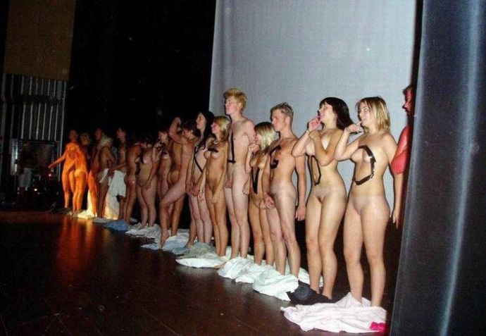 Залей мочи бабе между ног - Эроприколы