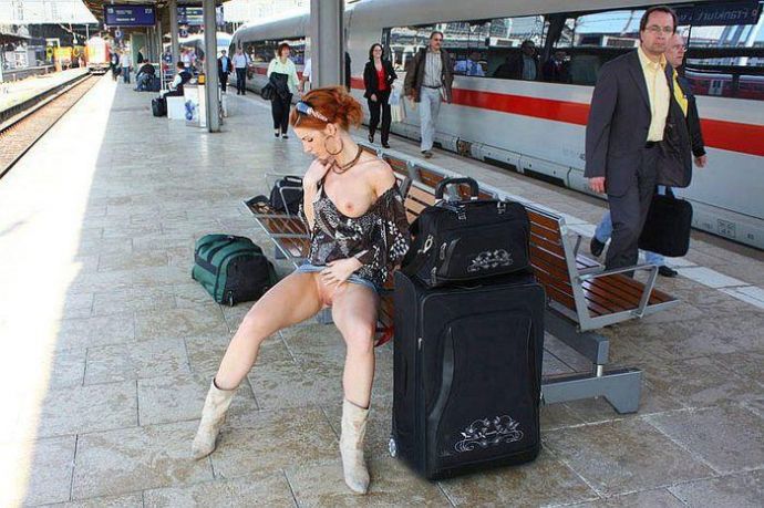 Залей мочи бабе между ног - Эроприколы