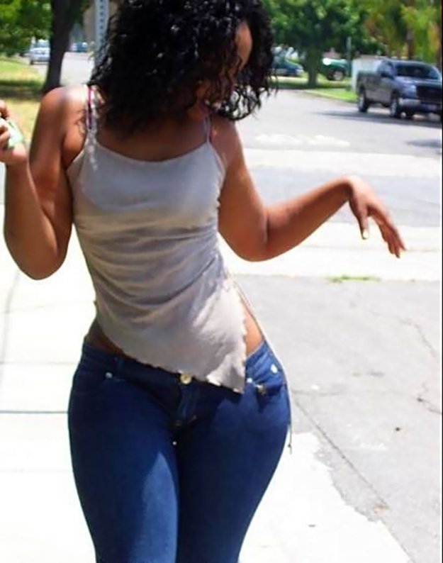 В джинсах только девушки....