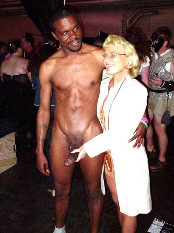 Залей мочи бабе между ног - Эроприколы