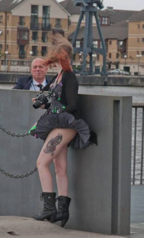 Засветы попок от порыва ветра