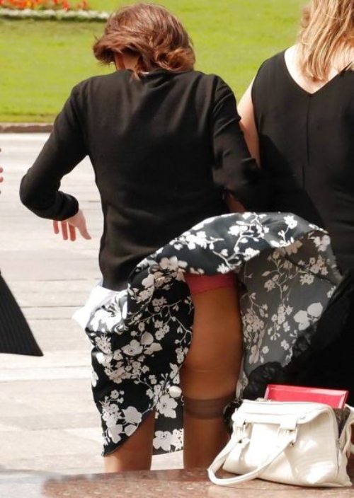 Засветы попок от порыва ветра