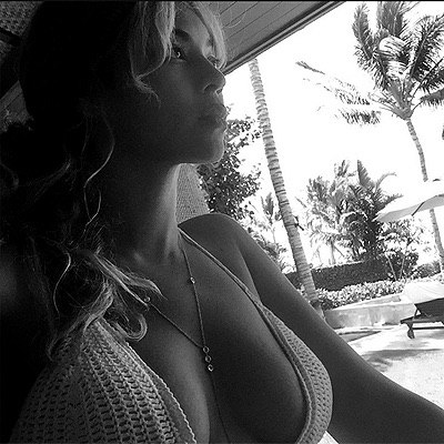 Бейонсе опубликовала фото отдыха с Джей-Зи