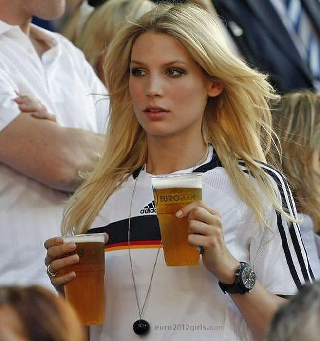 Болельщицы с чемпионатов Евро 2008-2012 Болельщицы с чемпионатов Евро 2008-2012