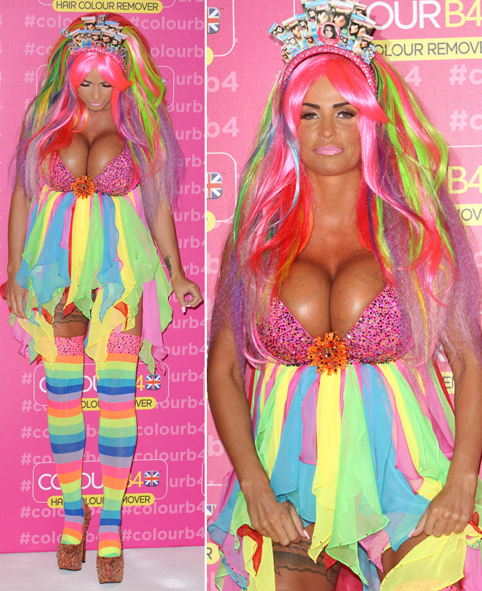 Британская модель поразила нарядом «вырвиглаз» и пышным бюстом Британская модель поразила нарядом «вырвиглаз» и пышным бюстом