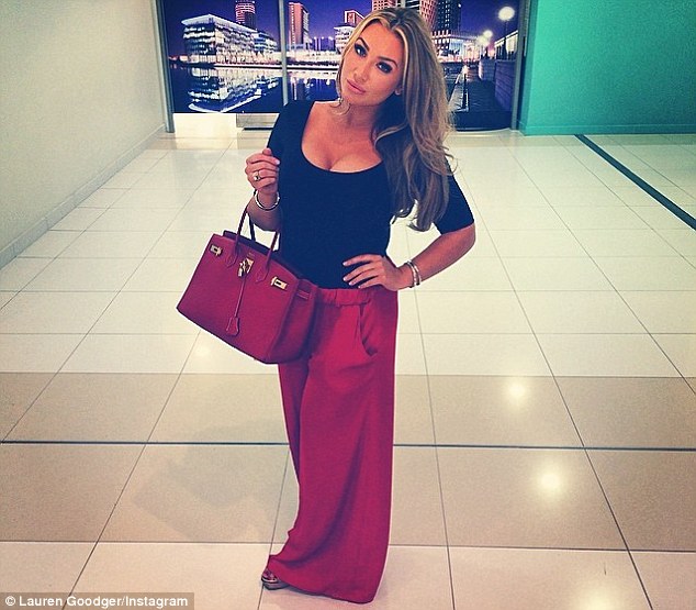 Британская телезвезда скопировала «голый» наряд Рианны Британская телезвезда скопировала «голый» наряд Рианны