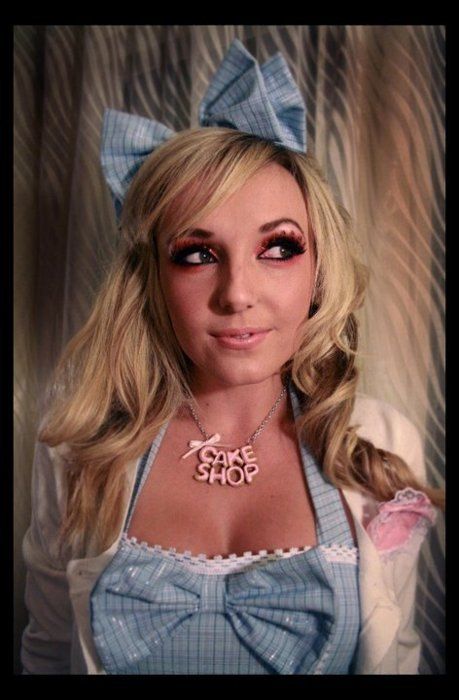 Девушка-покемон Девушка-покемон