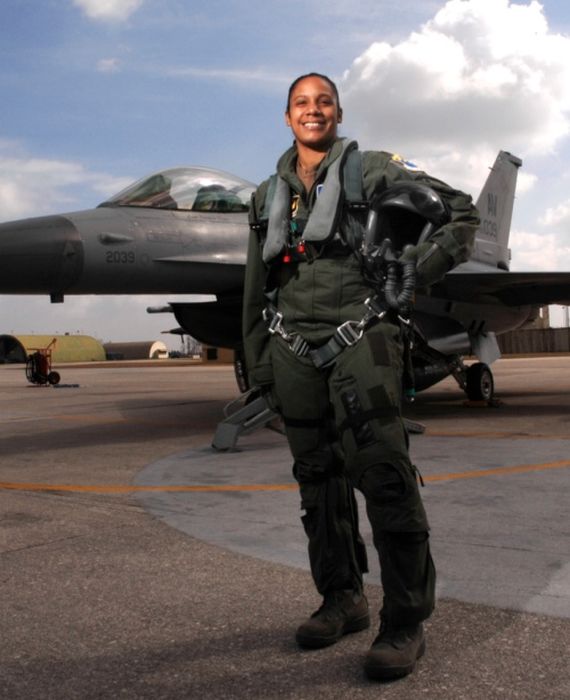 Девушки и самолеты Девушки и самолеты