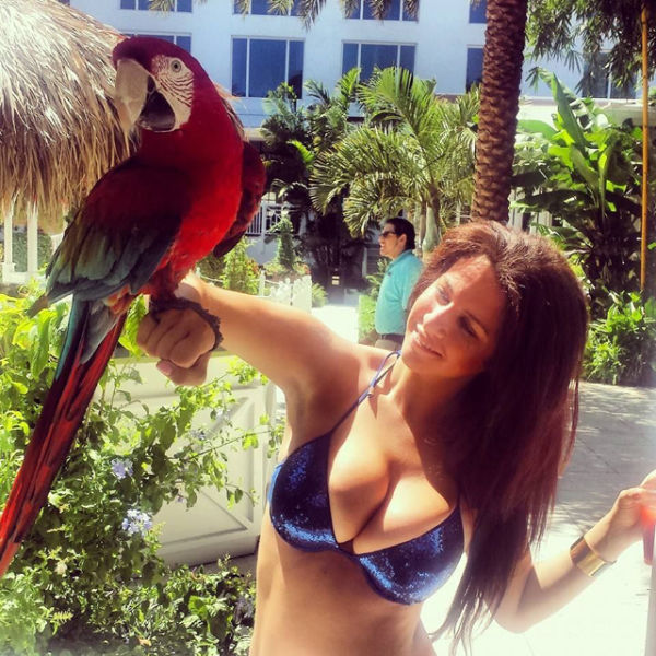 Девушки, которым сложно смотреть в глаза