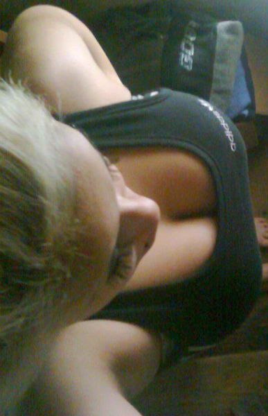 Девушки, которым сложно смотреть в глаза