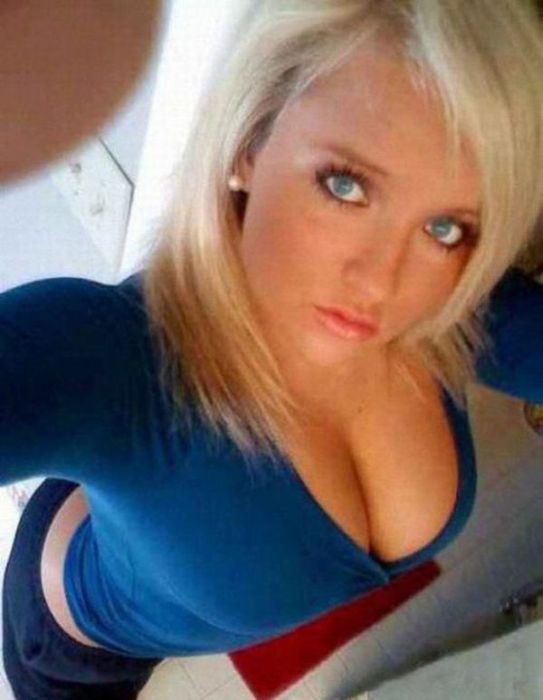 Девушки, которым трудно смотреть в глаза Девушки, которым трудно смотреть в глаза