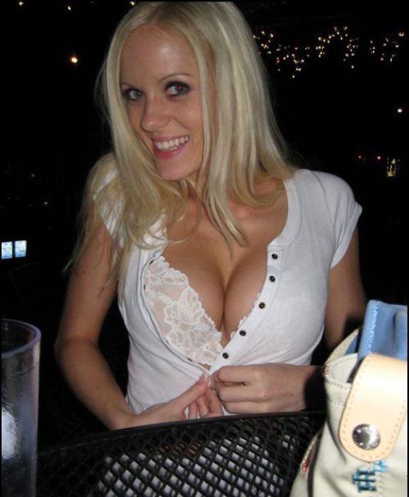 Девушки, которым трудно смотреть в глаза Девушки, которым трудно смотреть в глаза