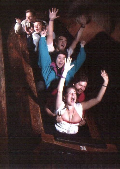 Девушки на американских горках Девушки на американских горках