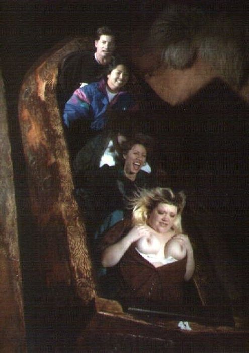 Девушки на американских горках Девушки на американских горках