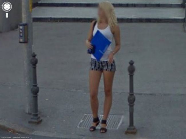 Девушки на Google Street View
