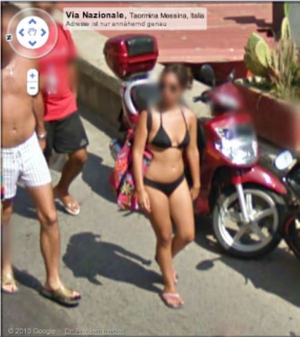 Девушки на Google Street View