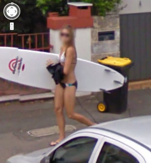 Девушки на Google Street View