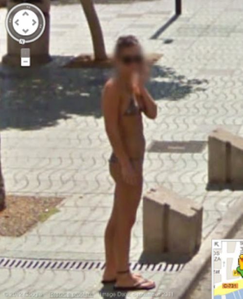 Девушки на Google Street View
