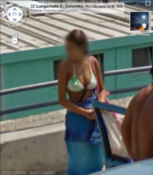 Девушки на Google Street View