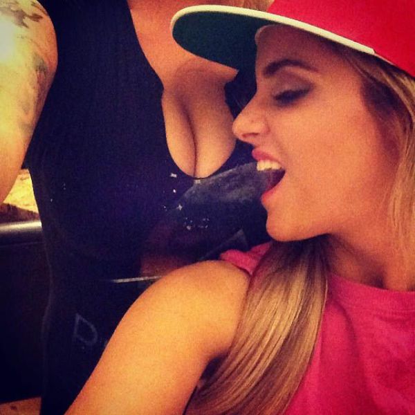 Девушки с большим размером груди (эротика)