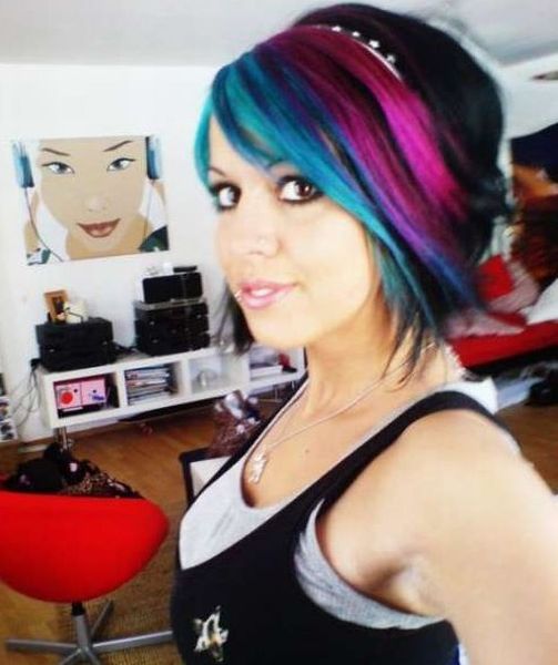 Девушки с цветными волосами