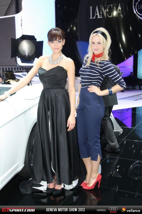 Девушки с женевского автосалона