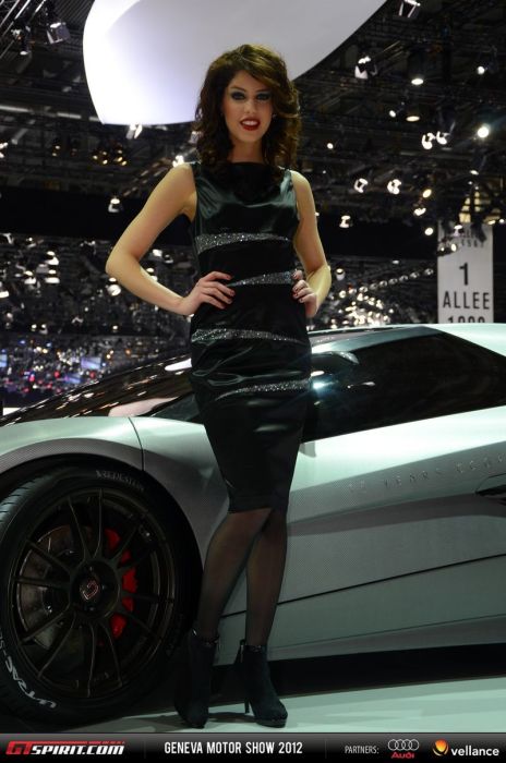 Девушки с женевского автосалона
