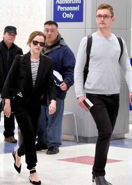 Эмма Уотсон в Нью-Йорке - 20 апреля