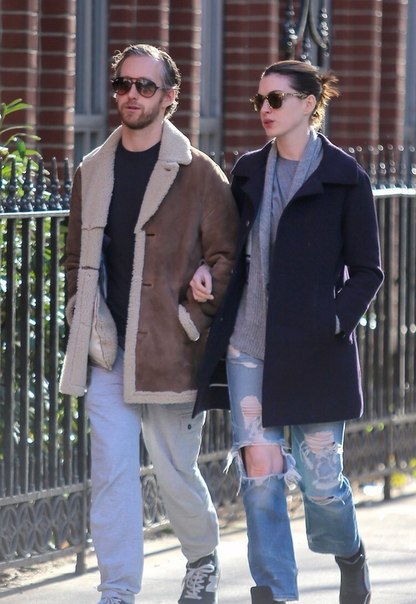 Энн Хэтэуэй и Адам Шульман в Нью-Йорке - 6 апреля