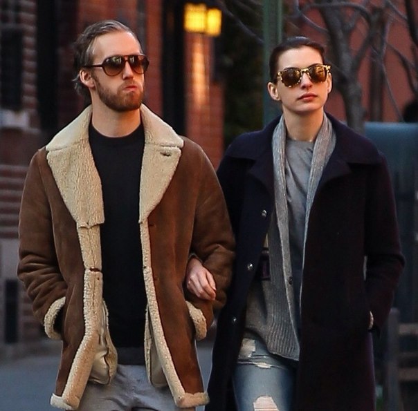 Энн Хэтэуэй и Адам Шульман в Нью-Йорке - 6 апреля