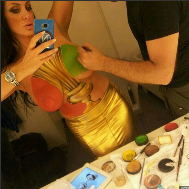 Фанатка отметила победу эротическим боди-артом Фанатка отметила победу эротическим боди-артом