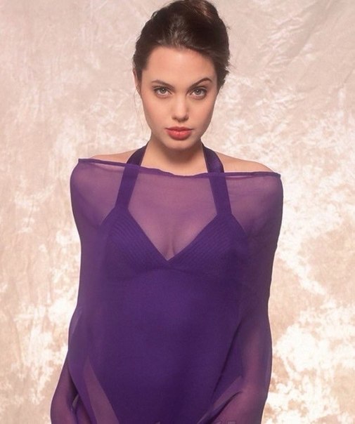 Фотосессия 16-летней Анджелины Джоли