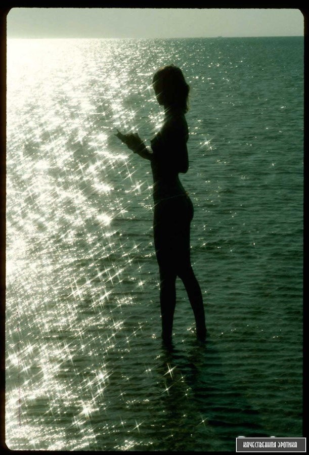 Голая телка в стрингах Голая телка в стрингах