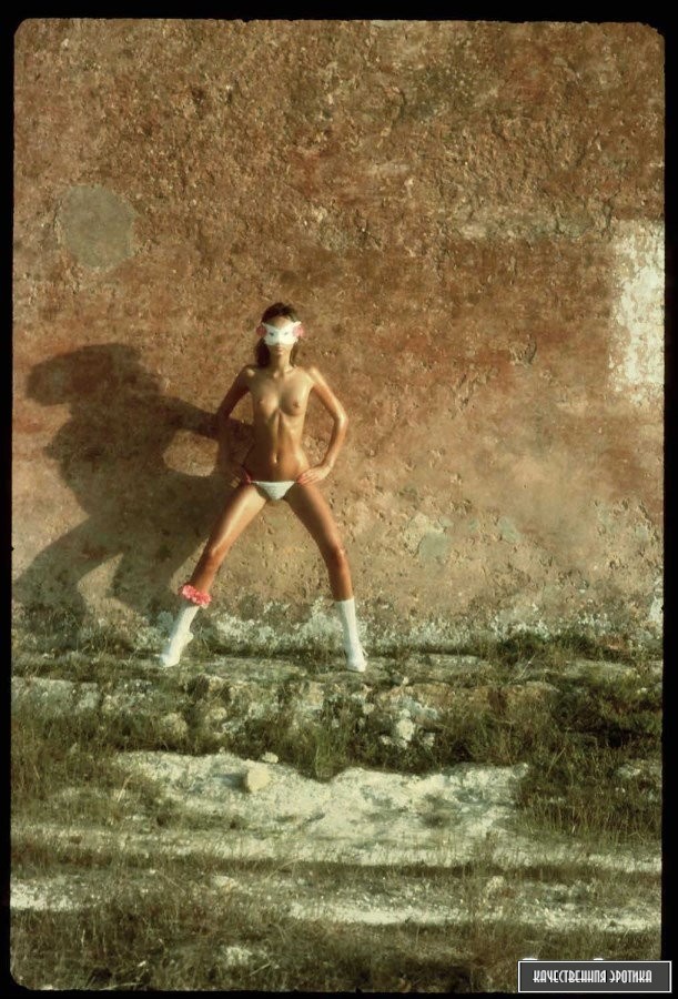 Голая телка в стрингах Голая телка в стрингах