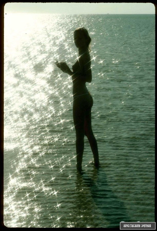 Голая телка в стрингах Голая телка в стрингах