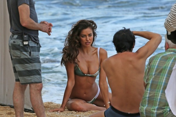 Ирина Шейк раскрыла тему сисек