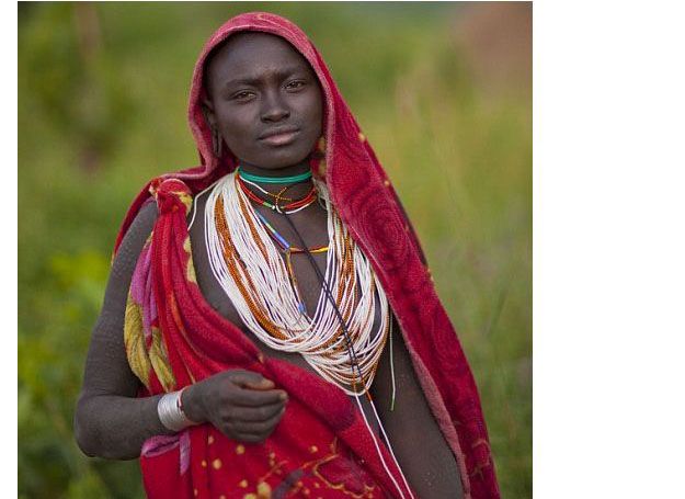Испытание мужчин племени Сурма в Эфиопии Испытание мужчин племени Сурма в Эфиопии