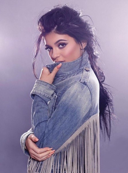 Кайли Дженнер в фотосессии для журнала "Remix"