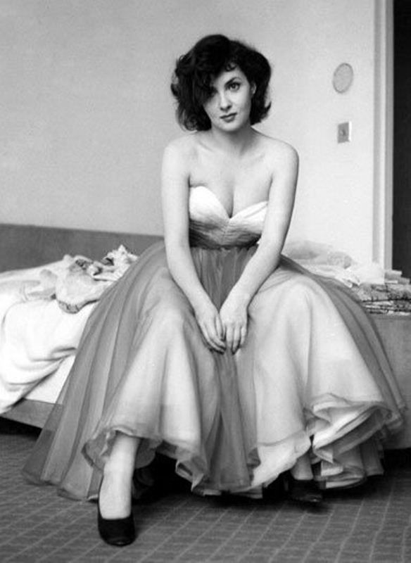 Красавицы 40-х годов прошлого века Красавицы 40-х годов прошлого века