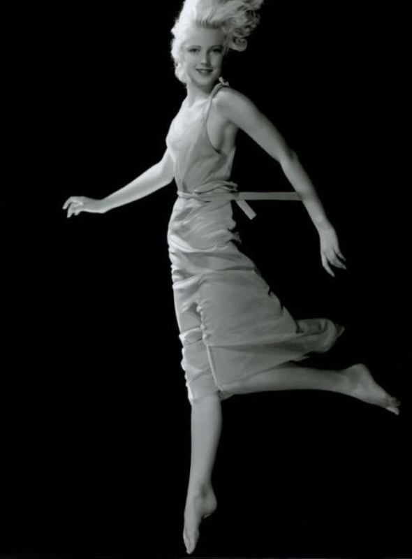 Красавицы 40-х годов прошлого века Красавицы 40-х годов прошлого века