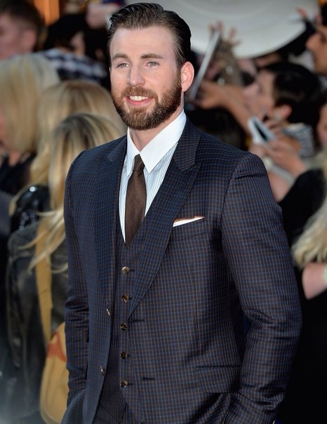 Крис Хемсворт и Крис Эванс на премьере "Мстители:Эра